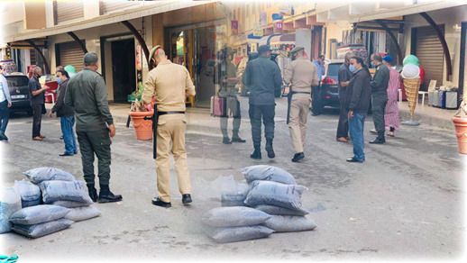 سلطات الأمن بالعروي تشن حملة ضد "الفراشة " لمكافحة انتشار كورونا سلطات الأمن بالعروي تشن حملة ضد "الفراشة " لمكافحة انتشار كورونا