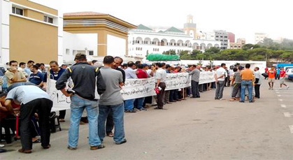 تجار سوق "ميرادور" ينظمون وقفة احتجاجية أمام البلدية الحسيمة تجار سوق "ميرادور" ينظمون وقفة احتجاجية أمام البلدية الحسيمة
