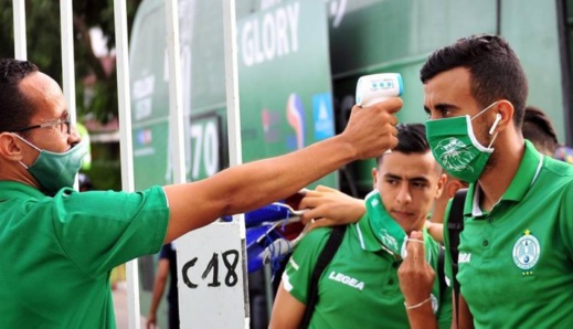 بعد إصابة 8 من لاعبيه بكورونا.. سلطات المغرب تمنع الرجاء من السفر إلى مصر بعد إصابة 8 من لاعبيه بكورونا.. سلطات المغرب تمنع الرجاء من السفر إلى مصر