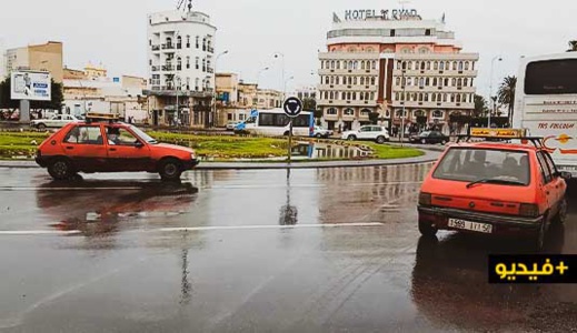  شاهدوا.. تساقطات مطرية بمختلف أرجاء مدينة الناظور