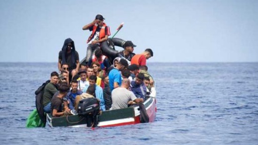 إجهاض محاولة للهجرة السرية وإيقاف 25 شخصا والأمن يواصل البحث عن المنظمين إجهاض محاولة للهجرة السرية وإيقاف 25 شخصا والأمن يواصل البحث عن المنظمين