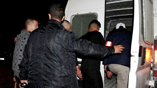 توقيف 3 أشخاص لتورطهم في النصب والاحتيال وتنظيم الهجرة السرية بالناظور توقيف 3 أشخاص لتورطهم في النصب والاحتيال وتنظيم الهجرة السرية بالناظور