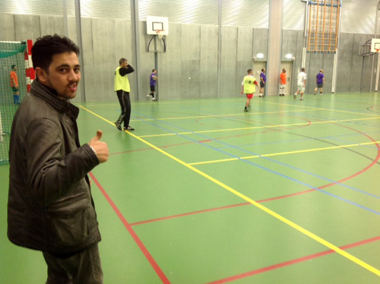 من هولندا.. الحمروني المعاق ينتقد مستوى التنمية والبنية التحتية بالناظور من هولندا.. الحمروني المعاق ينتقد مستوى التنمية والبنية التحتية بالناظور