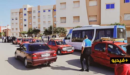 للمرة الثانية.. سائقو سيارات الأجرة الصغيرة بالناظور "يحاصرون" حافلات شركة النقل الحضري للمرة الثانية.. سائقو سيارات الأجرة الصغيرة بالناظور "يحاصرون" حافلات شركة النقل الحضري