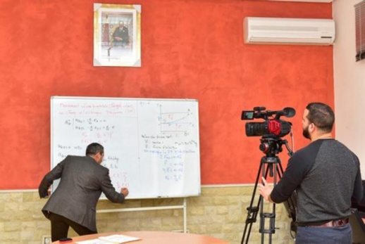 وزارة التعليم توقف بث الدروس الموجهة للتلاميذ خلال العطلة البينية وهذا موعد استئنافها