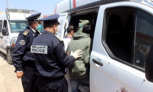 توقيف منظم للهجرة السرية يملك زورقا مطاطيا وبرفقته 11 "حراك" توقيف منظم للهجرة السرية يملك زورقا مطاطيا وبرفقته 11 "حراك"