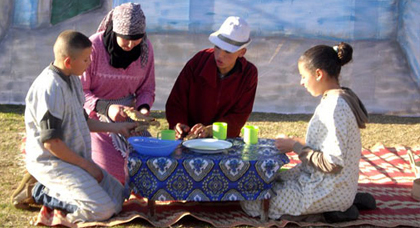 جمعية مولاي موحند للمسرح الأمازيغي تخلد أسـكاس أماينو2963 بتقديمها لعرضين مسرحيين ل"أيوجير" بمنطقة آيث يطفت جمعية مولاي موحند للمسرح الأمازيغي تخلد أسـكاس أماينو2963 بتقديمها لعرضين مسرحيين ل"أيوجير" بمنطقة آيث يطفت