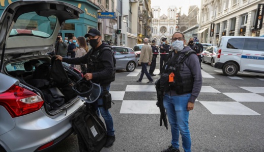 نائب برلماني فرنسي يكشف هوية منفذ اعتداء نيس ويدعو “ماكرون” لتعليق جميع قوانين الهجرة نائب برلماني فرنسي يكشف هوية منفذ اعتداء نيس ويدعو “ماكرون” لتعليق جميع قوانين الهجرة