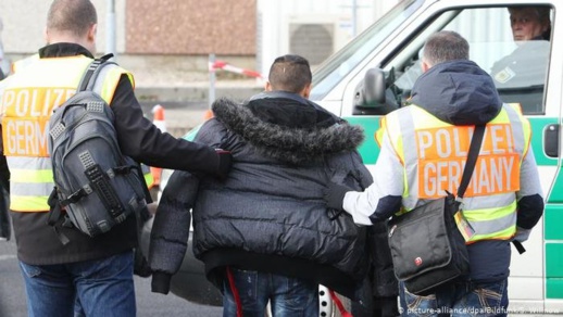 ألمانيا.. السلطات تلجأ إلى الإغلاق لـ"كبح" الارتفاع المقلق في أعداد المصابين بكورونا ألمانيا.. السلطات تلجأ إلى الإغلاق لـ"كبح" الارتفاع المقلق في أعداد المصابين بكورونا