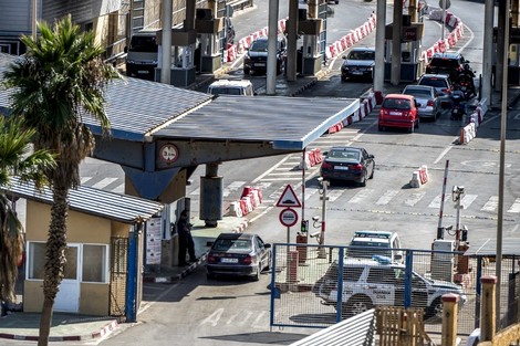 السلطات الإسبانية تعلن "قرب" فتح حدود سبتة ومليلية المحتلتين مع المغرب السلطات الإسبانية تعلن "قرب" فتح حدود سبتة ومليلية المحتلتين مع المغرب