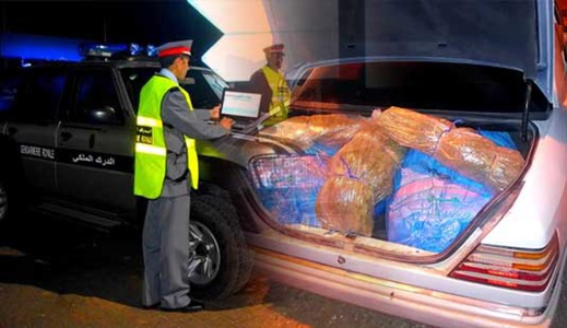 الدرك الملكي ببودينار يضرب بقوة.. حجز كميات من المخدرات وأسلحة وخراطيش نارية و5 سيارات مزورة الدرك الملكي ببودينار يضرب بقوة.. حجز كميات من المخدرات وأسلحة وخراطيش نارية و5 سيارات مزورة