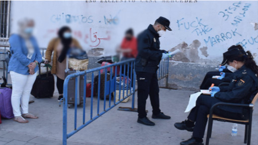 سلطات مليلية تهدد المغاربة الذين فضلوا البقاء في المدينة بطريقة غير قانونية سلطات مليلية تهدد المغاربة الذين فضلوا البقاء في المدينة بطريقة غير قانونية