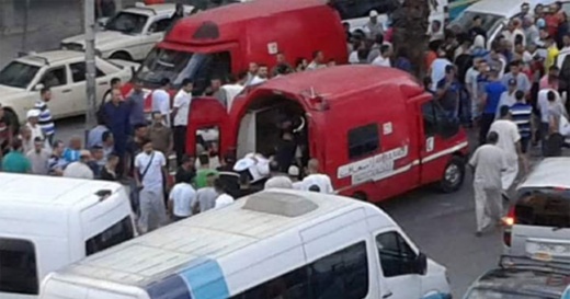 مأساة.. سائق سيارة "متهور" يتسبب في فصل رأس شخص عن جسده في حادثة سير مروعة مأساة.. سائق سيارة "متهور" يتسبب في فصل رأس شخص عن جسده في حادثة سير مروعة