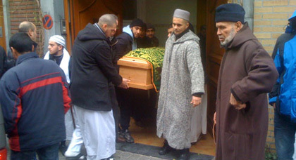 حكاية مؤثرة لمغربي توفي بسبب البرد وسفارة المغرب تهمله لثلاثة أسابيع دون دفنه ببروكسيل حكاية مؤثرة لمغربي توفي بسبب البرد وسفارة المغرب تهمله لثلاثة أسابيع دون دفنه ببروكسيل