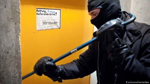 ألمانيا.. مجهولون يسطون بطريقة "هوليودية" على أزيد من 6 ملايين أورو من مكتب للجمارك ألمانيا.. مجهولون يسطون بطريقة "هوليودية" على أزيد من 6 ملايين أورو من مكتب للجمارك