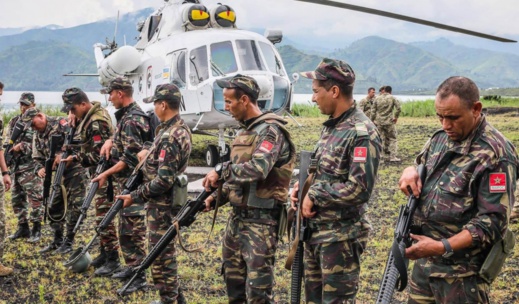 الجيش المغربي يعلن وضع حزام أمني بالكركرات.. واستعمال السلاح من أجل الدفاع عن النفس الجيش المغربي يعلن وضع حزام أمني بالكركرات.. واستعمال السلاح من أجل الدفاع عن النفس