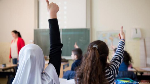 مؤسسة تعليمية تمنع تلميذة محجّبة من الولوج ووالدها يقرر متابعتها قضائيا