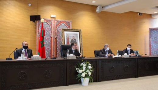 العثماني يعلن بحضور المستشار الملكي الهمة إنشاء "جدار عازل" لتأمين معبر الكركرات العثماني يعلن بحضور المستشار الملكي الهمة إنشاء "جدار عازل" لتأمين معبر الكركرات