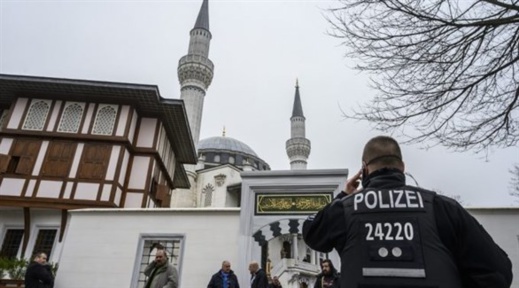 محاكمة 12 متطرفا خططوا لتنفيذ عمليات إرهابية ضد مسلمين في ألمانيا محاكمة 12 متطرفا خططوا لتنفيذ عمليات إرهابية ضد مسلمين في ألمانيا