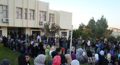 مجلسا كليتي الآداب والعلوم يحذران الطلبة بوجدة من مقاطعة الامتحان مجلسا كليتي الآداب والعلوم يحذران الطلبة بوجدة من مقاطعة الامتحان