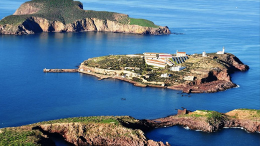 اسبانيا تزود الجزر المحتلة بسواحل الريف بأجهزة اتصال عسكرية متطورة