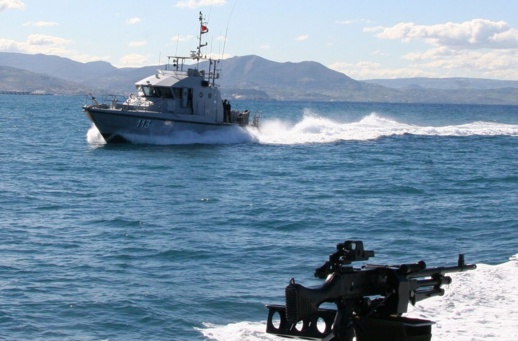 البحرية الملكية تطارد قاربين وتحجز 3 أطنان من المخدرات البحرية الملكية تطارد قاربين وتحجز 3 أطنان من المخدرات