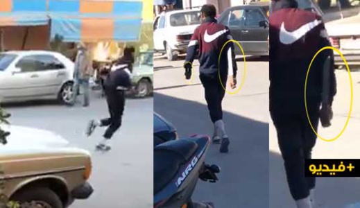 شاهدوا.. شخص يحمل سكينا كبيرا يتجول وسط بني شيكر مهددا سلامة المواطنين  شاهدوا.. شخص يحمل سكينا كبيرا يتجول وسط بني شيكر مهددا سلامة المواطنين