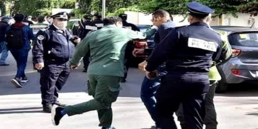 صورة لرجل سلطة يصفع ممرضا خلال تفريق وقفة احتجاجية تجتاح الفايسبوك صورة لرجل سلطة يصفع ممرضا خلال تفريق وقفة احتجاجية تجتاح الفايسبوك