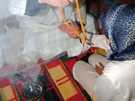 مشعوذات مغربيات يعرضن خدماتهن "الروحانية" عبر الإنترنت مشعوذات مغربيات يعرضن خدماتهن "الروحانية" عبر الإنترنت