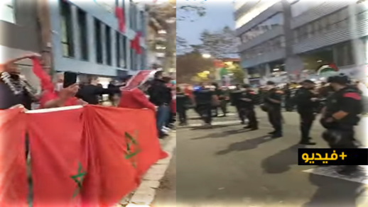 شاهدوا.. مغاربة يثورون في وجه "ميليشيات" البوليزاريو أمام قنصلية المملكة ببرشلونة شاهدوا.. مغاربة يثورون في وجه "ميليشيات" البوليزاريو أمام قنصلية المملكة ببرشلونة