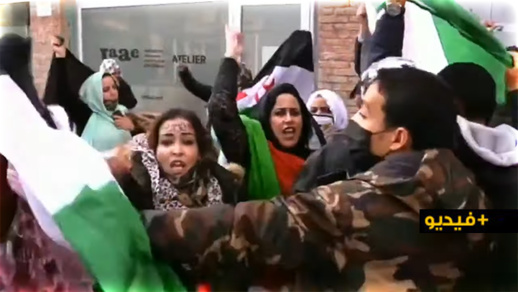 شاهدوا.. الجالية المغربية تفضح عصابة البوليساريو في وقفات احتجاجية باسبانيا شاهدوا.. الجالية المغربية تفضح عصابة البوليساريو في وقفات احتجاجية باسبانيا