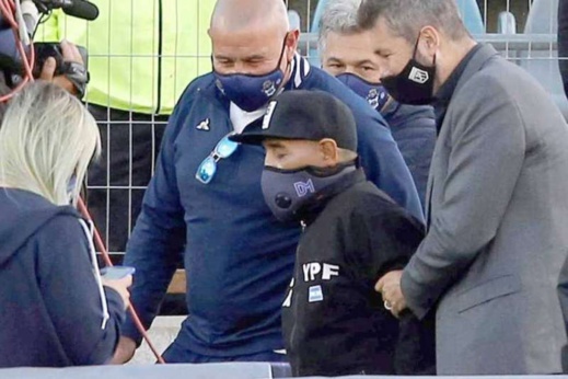 ساعات قليلة بعد نعيه.. محامي مارادونا يفجّر مفاجأة حول وفاة الأسطورة الأرجنتينية ساعات قليلة بعد نعيه.. محامي مارادونا يفجّر مفاجأة حول وفاة الأسطورة الأرجنتينية