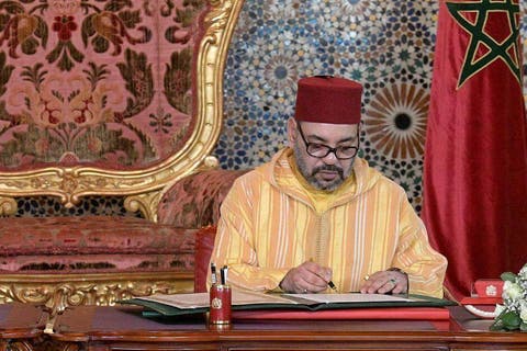 أحد رائد الأغنية المغربية.. الملك محمد السادس يعزّي أفراد أسرة الفنان الراحل محمود الإدريسي أحد رائد الأغنية المغربية.. الملك محمد السادس يعزّي أفراد أسرة الفنان الراحل محمود الإدريسي