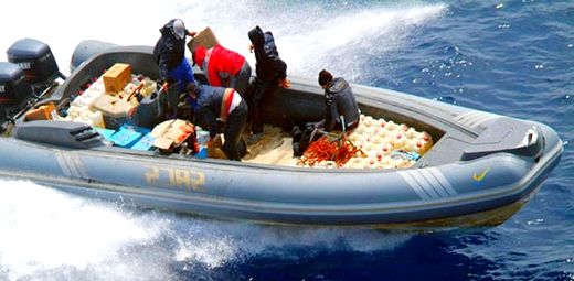 مطاردة هوليودية لعناصر البحرية الملكية تنتهي بحجز قاربين وطنين من المخدرات واعتقال 4 أشخاص