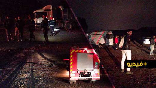 شاحنة تتسبب في سقوط خيوط كهربائية ببني انصار وتخلق الرعب في صفوف الساكنة شاحنة تتسبب في سقوط خيوط كهربائية ببني انصار وتخلق الرعب في صفوف الساكنة