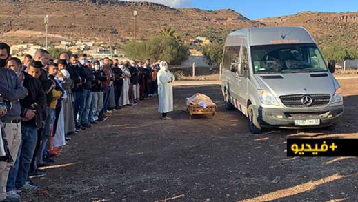  شاهدوا.. جنازة الشخص الذي دفن "مرتين" بسبب خطأ في تسليم الجثة لذويها بمستشفى الحسني بالناظور