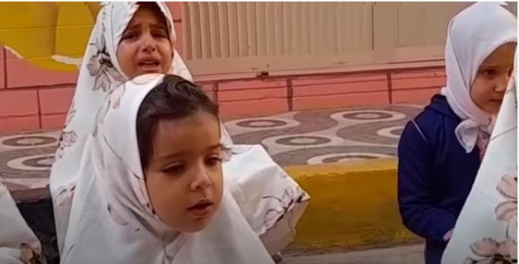 شاهدوا.. أطفال من الناظور في عمر الزهور يطلبون الغيث في خشوع مؤثر شاهدوا.. أطفال من الناظور في عمر الزهور يطلبون الغيث في خشوع مؤثر