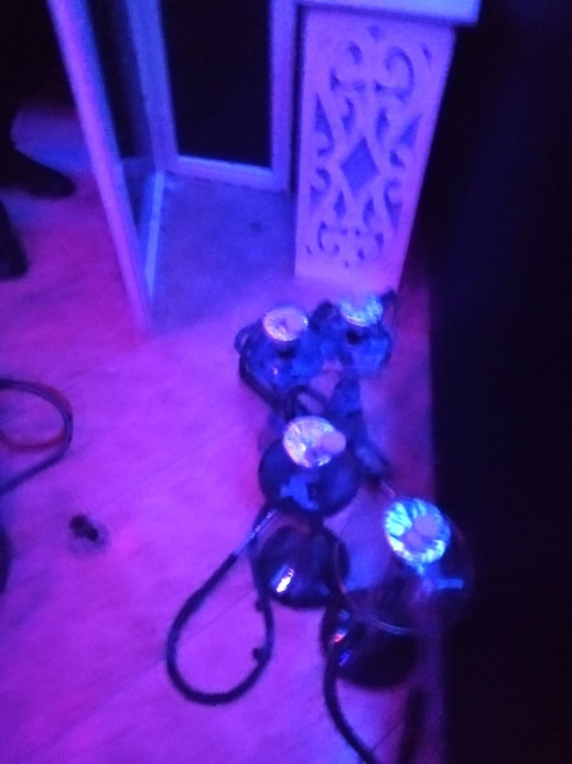 بني أنصار.. مداهمة مقهى شيشة مشهور بتنظيم "حفلات الرقص" وسط اعتقالات في صفوف الفتيات