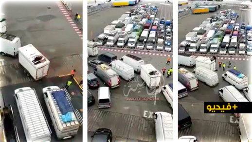 شاهدوا.. إحباط محاولة شابين "الحريك" إلى أوروبا بطريقة مبتكرة على متن شاحنة للنقل الدولي شاهدوا.. إحباط محاولة شابين "الحريك" إلى أوروبا بطريقة مبتكرة على متن شاحنة للنقل الدولي