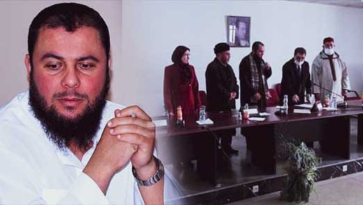 الداعية عبد الحق معزوز ينال الدكتوراه بجامعة فاس بميزة مشرف جدا مع التوصية بالطبع الداعية عبد الحق معزوز ينال الدكتوراه بجامعة فاس بميزة مشرف جدا مع التوصية بالطبع