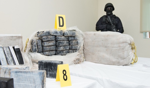 تنسيق بين مصالح الأمن المغربي والأمريكي يجهض محاولة تهريب كمية من الكوكايين الخام تنسيق بين مصالح الأمن المغربي والأمريكي يجهض محاولة تهريب كمية من الكوكايين الخام