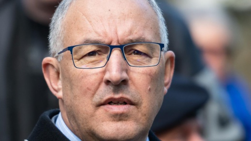 الجمعة السوداء تغضب عمدة روتردام الريفي أحمد بوطالب  الجمعة السوداء تغضب عمدة روتردام الريفي أحمد بوطالب