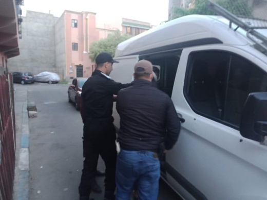 الحسيمة.. إيقاف ثلاثيني يشتبه تورطه في النصب على عدد من الراغبين في "الحريك" نحو إسبانيا الحسيمة.. إيقاف ثلاثيني يشتبه تورطه في النصب على عدد من الراغبين في "الحريك" نحو إسبانيا