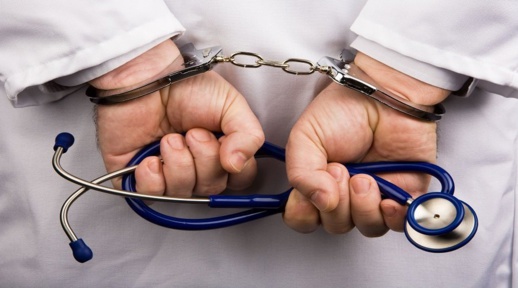 إيداع الطبيبين المتورّطين في المتاجرة بتحاليل كشف كورونا السجن بأمر من قاضي التحقيق