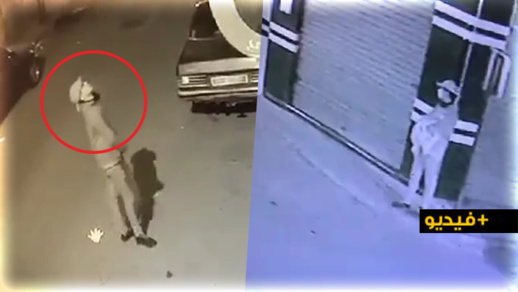 مثير.. كاميرات المراقبة ترصد كسر لص لأبواب المنازل بطريقة خطيرة بغرض السرقة بالناظور  مثير.. كاميرات المراقبة ترصد كسر لص لأبواب المنازل بطريقة خطيرة بغرض السرقة بالناظور