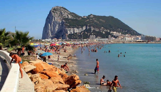 أفراد الجالية المغربية بجبل طارق "قلقون" من مفاوضات الاتحاد الأوروبي والحكومة البريطانية أفراد الجالية المغربية بجبل طارق "قلقون" من مفاوضات الاتحاد الأوروبي والحكومة البريطانية