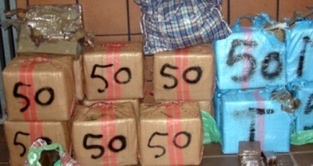 الشرطة الإسبانية تحجز أزيد من طنين ونصف من المخدرات الشرطة الإسبانية تحجز أزيد من طنين ونصف من المخدرات