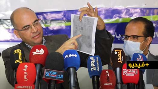 شاهدوا.. صيدلاني يفجّر "فضيحة مدوية": صيادلة يزاولون بـ"رخص" و"شهادات" مزورة شاهدوا.. صيدلاني يفجّر "فضيحة مدوية": صيادلة يزاولون بـ"رخص" و"شهادات" مزورة