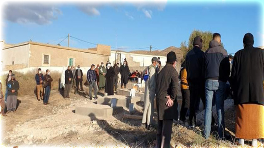 تشييع جنازة والدة عضو هيئة المحامين بالناظور الأستاذ أحمد أنو بمقبرة جماعة أمجاو بالدريوش تشييع جنازة والدة عضو هيئة المحامين بالناظور الأستاذ أحمد أنو بمقبرة جماعة أمجاو بالدريوش