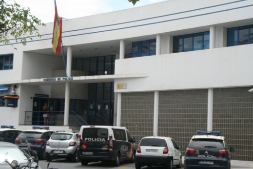 إسبانيا.. إيقاف مغربيين في برشلونة بتهمة "المتاجرة" في مواعيد معالجة التصريح بالإقامة للمهاجرين إسبانيا.. إيقاف مغربيين في برشلونة بتهمة "المتاجرة" في مواعيد معالجة التصريح بالإقامة للمهاجرين